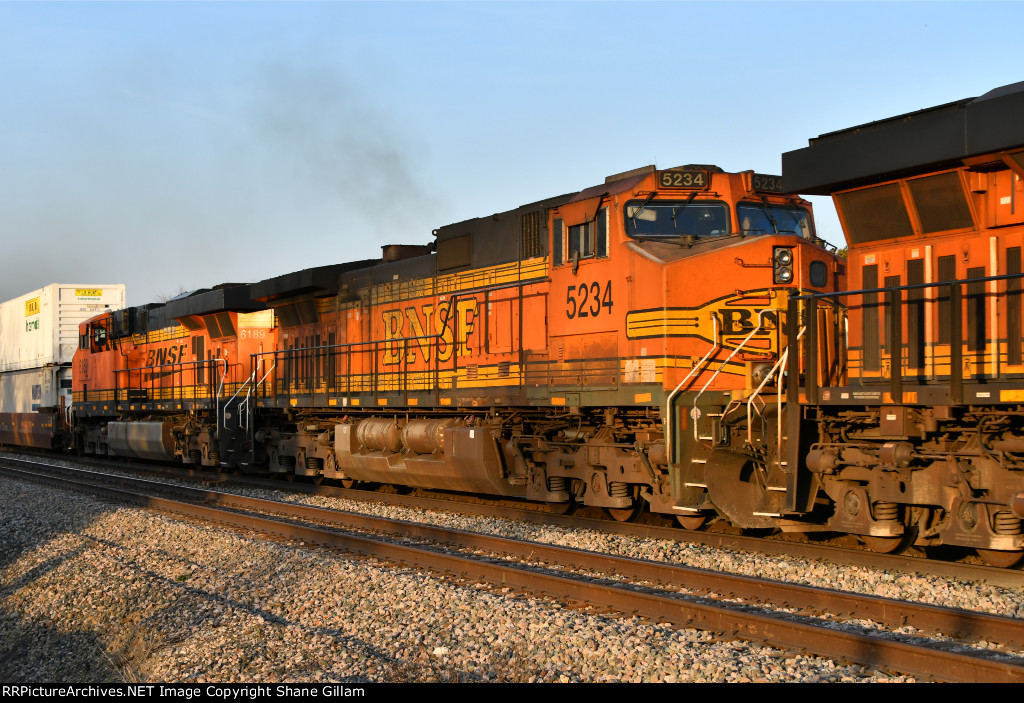 BNSF 5234 Roster shot.